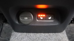 2025 (25) VOLVO XC40 2.0 B4P Ultra Dark 5dr Auto *VAT QUALIFYING* 4878910