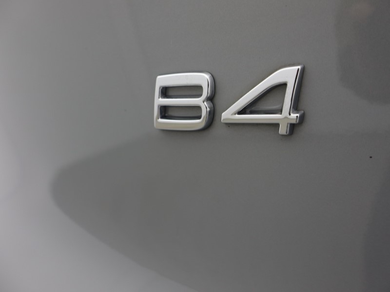 2025 (25) VOLVO XC40 2.0 B4P Ultra Dark 5dr Auto  *VAT QUALIFYING* 4878880