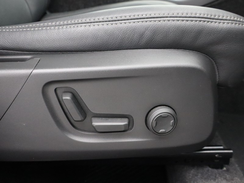 2025 (25) VOLVO XC40 2.0 B4P Ultra Dark 5dr Auto  *VAT QUALIFYING* 4878899