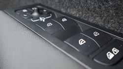 2025 (25) VOLVO XC40 2.0 B4P Ultra Dark 5dr Auto *VAT QUALIFYING* 4878895