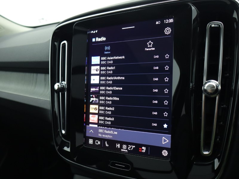 2025 (25) VOLVO XC40 2.0 B4P Ultra Dark 5dr Auto  *VAT QUALIFYING* 4878918