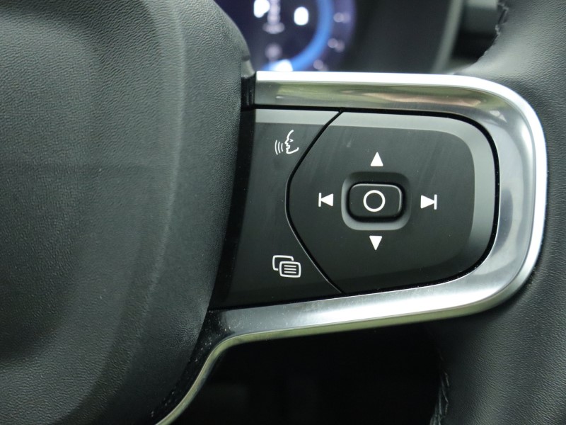 2025 (25) VOLVO XC40 2.0 B4P Ultra Dark 5dr Auto  *VAT QUALIFYING* 4878914