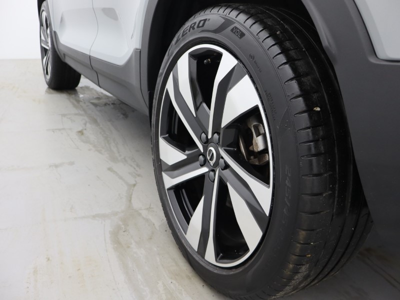 2025 (25) VOLVO XC40 2.0 B4P Ultra Dark 5dr Auto  *VAT QUALIFYING* 4878887