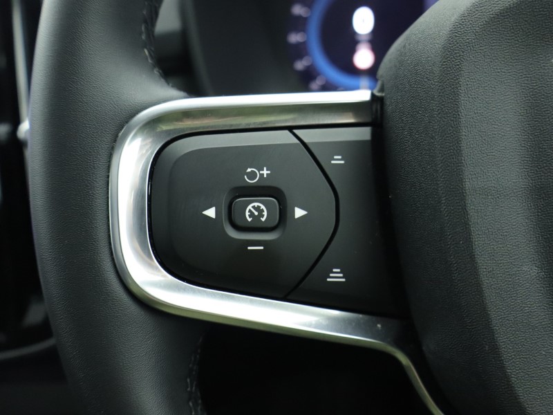 2025 (25) VOLVO XC40 2.0 B4P Ultra Dark 5dr Auto  *VAT QUALIFYING* 4878913