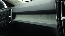 2025 (25) VOLVO XC40 2.0 B4P Ultra Dark 5dr Auto *VAT QUALIFYING* 4878923