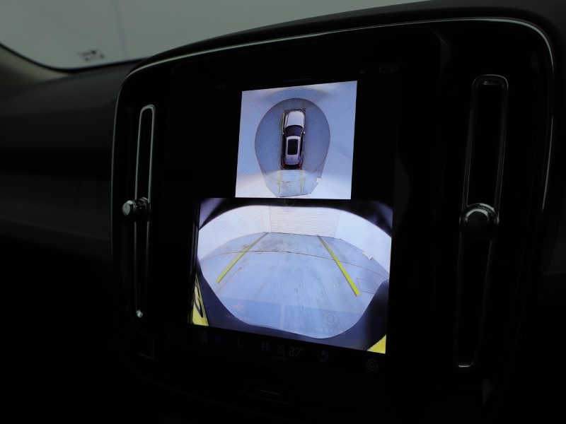 2025 (25) VOLVO XC40 2.0 B4P Ultra Dark 5dr Auto  *VAT QUALIFYING* 4878917