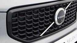 2025 (25) VOLVO XC40 2.0 B4P Ultra Dark 5dr Auto *VAT QUALIFYING* 4878873