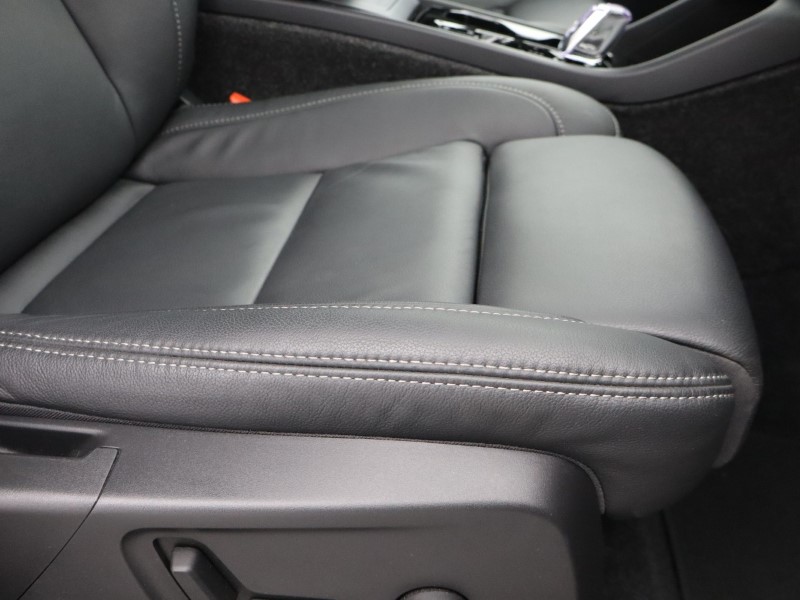 2025 (25) VOLVO XC40 2.0 B4P Ultra Dark 5dr Auto  *VAT QUALIFYING* 4878900