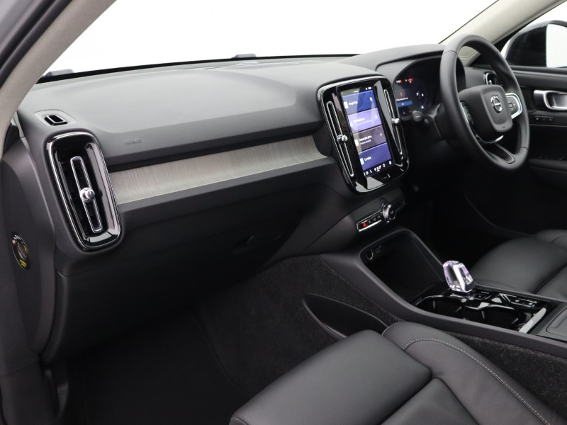 2025 (25) VOLVO XC40 2.0 B4P Ultra Dark 5dr Auto  *VAT QUALIFYING* 4878903