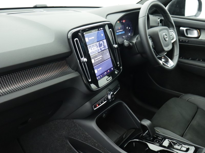 2025 (25) VOLVO XC40 2.0 B3P Plus Dark 5dr Auto  *VAT QUALIFYING* 4934553