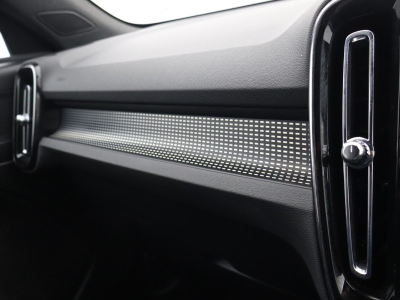 2025 (25) VOLVO XC40 2.0 B3P Plus Dark 5dr Auto  *VAT QUALIFYING* 4934572