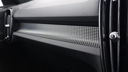 2025 (25) VOLVO XC40 2.0 B3P Plus Dark 5dr Auto *VAT QUALIFYING* 4934572