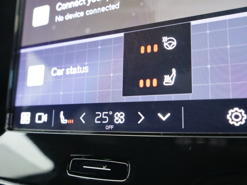 2025 (25) VOLVO XC40 2.0 B3P Plus Dark 5dr Auto  *VAT QUALIFYING* 4934568