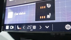 2025 (25) VOLVO XC40 2.0 B3P Plus Dark 5dr Auto *VAT QUALIFYING* 4934568