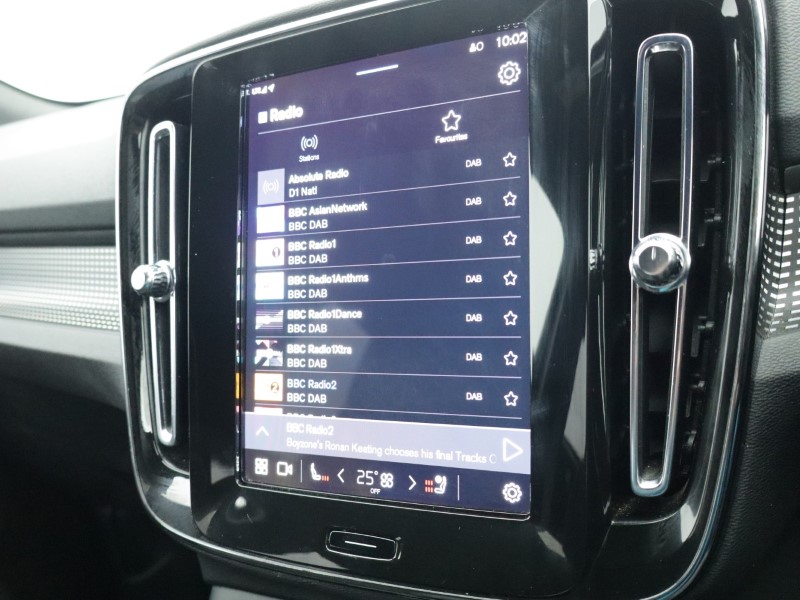 2025 (25) VOLVO XC40 2.0 B3P Plus Dark 5dr Auto  *VAT QUALIFYING* 4934567