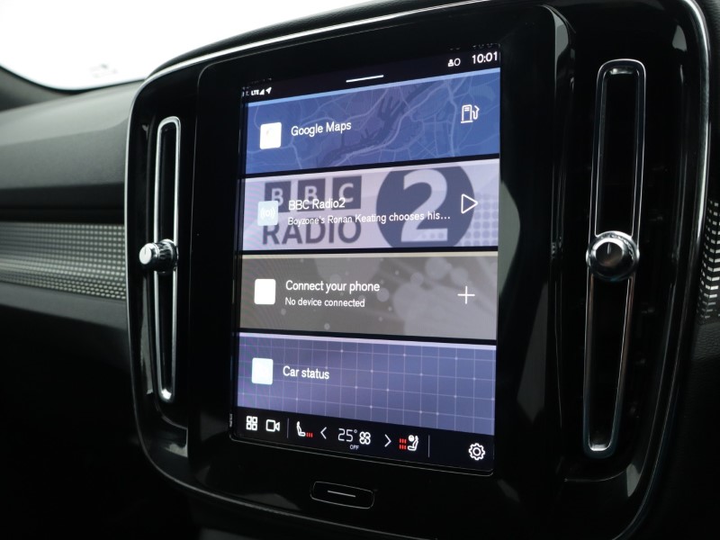 2025 (25) VOLVO XC40 2.0 B3P Plus Dark 5dr Auto  *VAT QUALIFYING* 4934564