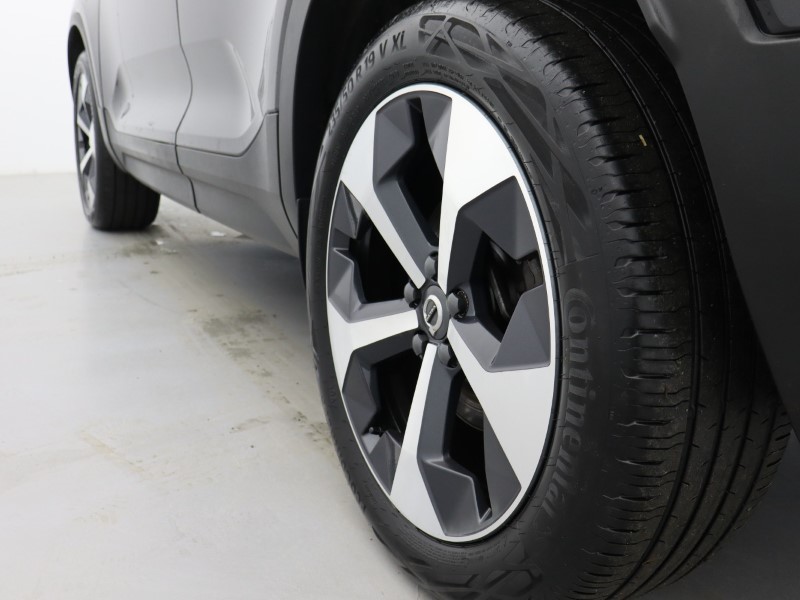 2025 (25) VOLVO XC40 2.0 B3P Plus Dark 5dr Auto  *VAT QUALIFYING* 4934539