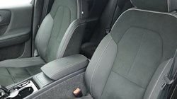 2025 (25) VOLVO XC40 2.0 B3P Plus Dark 5dr Auto *VAT QUALIFYING* 4934551