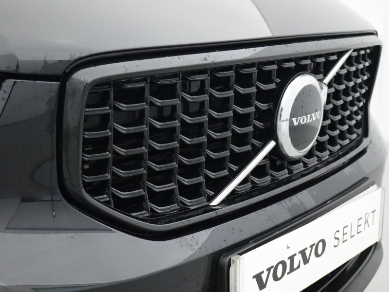 2025 (25) VOLVO XC40 2.0 B3P Plus Dark 5dr Auto  *VAT QUALIFYING* 4934527