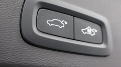 2025 (25) VOLVO XC40 2.0 B3P Plus Dark 5dr Auto *VAT QUALIFYING* 4934537