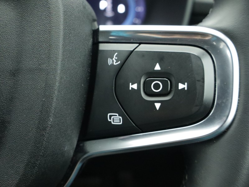 2025 (25) VOLVO XC40 2.0 B3P Plus Dark 5dr Auto  *VAT QUALIFYING* 4934562