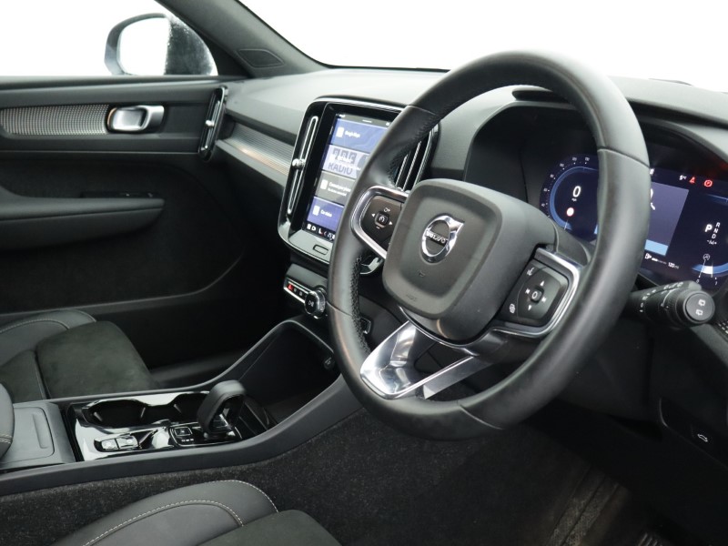 2025 (25) VOLVO XC40 2.0 B3P Plus Dark 5dr Auto  *VAT QUALIFYING* 4934547