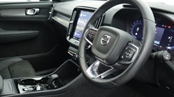 2025 (25) VOLVO XC40 2.0 B3P Plus Dark 5dr Auto *VAT QUALIFYING* 4934547