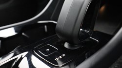 2025 (25) VOLVO XC40 2.0 B3P Plus Dark 5dr Auto *VAT QUALIFYING* 4934570