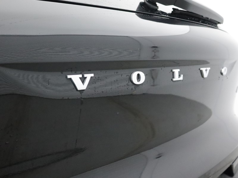 2025 (25) VOLVO XC40 2.0 B3P Plus Dark 5dr Auto  *VAT QUALIFYING* 4934533