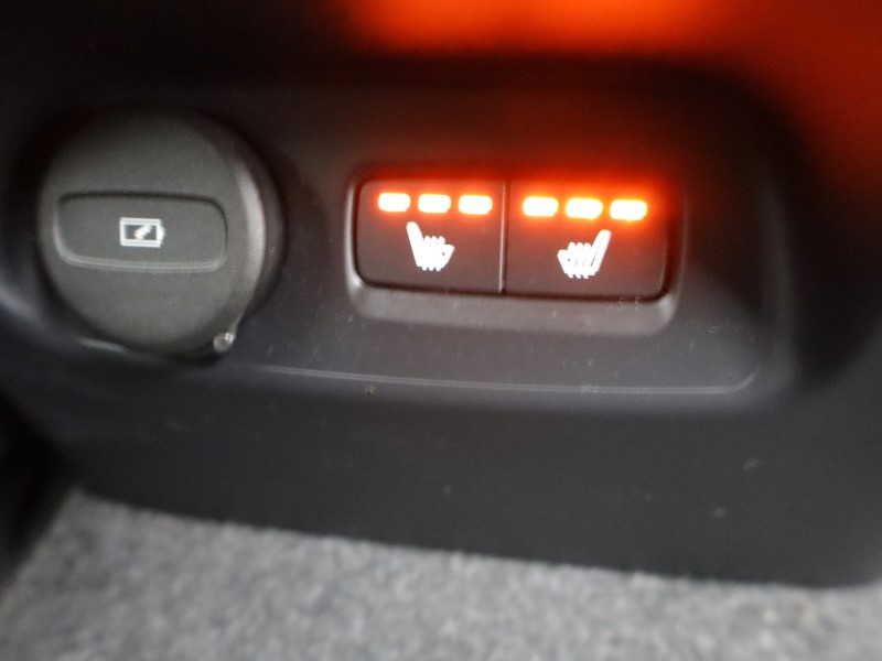 2025 (25) VOLVO XC40 2.0 B3P Plus Dark 5dr Auto  *VAT QUALIFYING* 4934558