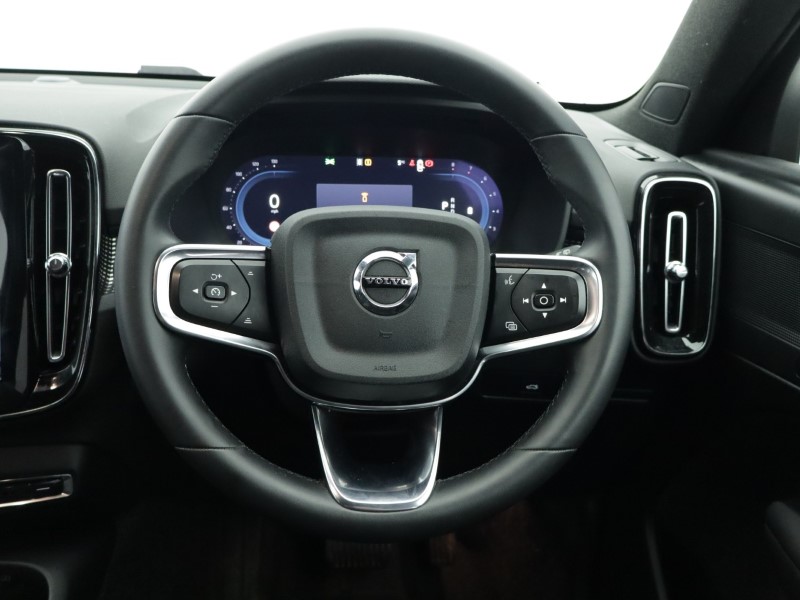 2025 (25) VOLVO XC40 2.0 B3P Plus Dark 5dr Auto  *VAT QUALIFYING* 4934560