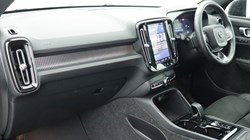 2025 (25) VOLVO XC40 2.0 B3P Plus Dark 5dr Auto *VAT QUALIFYING* 4934552
