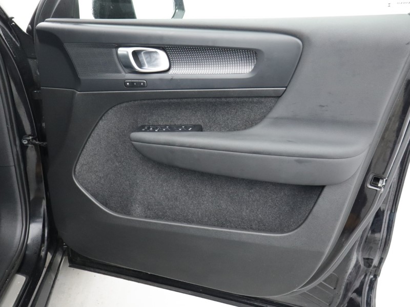 2025 (25) VOLVO XC40 2.0 B3P Plus Dark 5dr Auto  *VAT QUALIFYING* 4934542