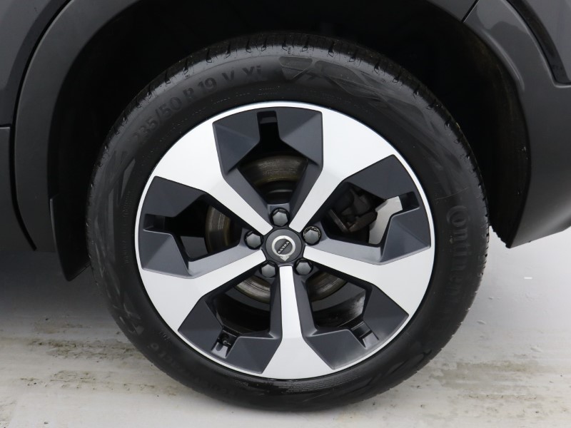 2025 (25) VOLVO XC40 2.0 B3P Plus Dark 5dr Auto  *VAT QUALIFYING* 4934538