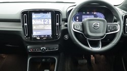 2025 (25) VOLVO XC40 2.0 B3P Plus Dark 5dr Auto *VAT QUALIFYING* 4934559
