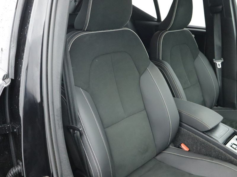 2025 (25) VOLVO XC40 2.0 B3P Plus Dark 5dr Auto  *VAT QUALIFYING* 4934550