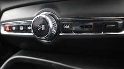 2025 (25) VOLVO XC40 2.0 B3P Plus Dark 5dr Auto *VAT QUALIFYING* 4934569