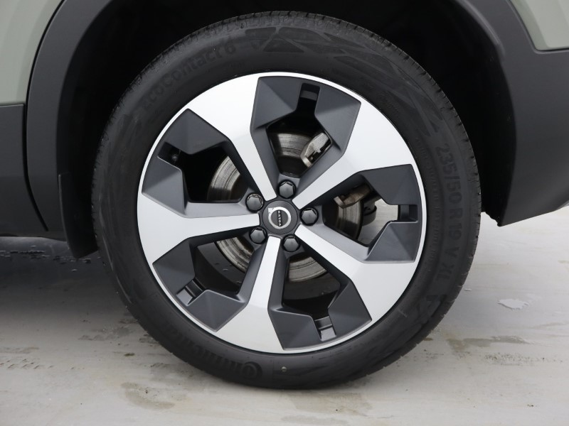 2025 (25) VOLVO XC40 2.0 B4P Plus Dark 5dr   *VAT QUALIFYING* 4879651