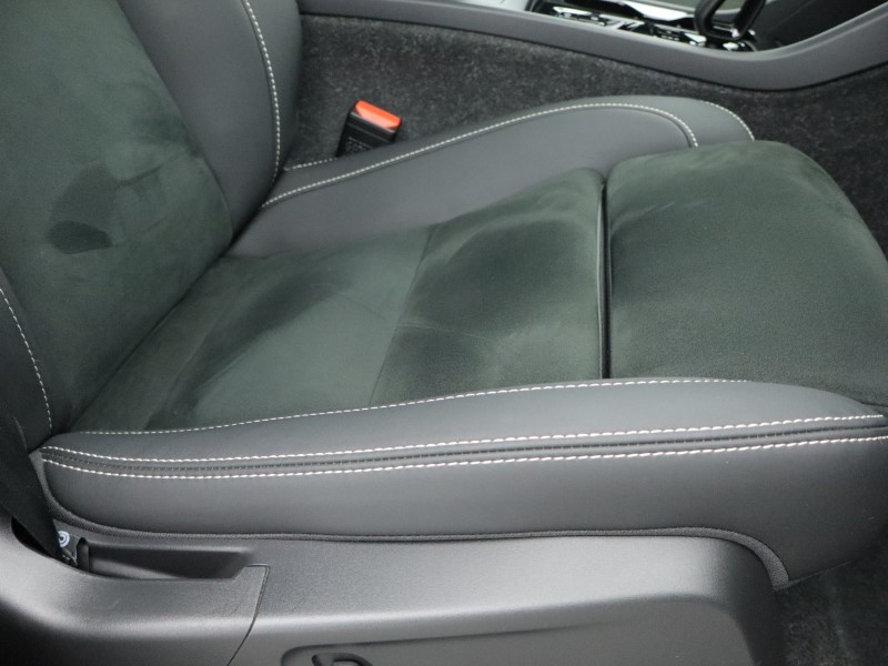 2025 (25) VOLVO XC40 2.0 B4P Plus Dark 5dr   *VAT QUALIFYING* 4879661