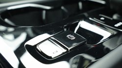 2025 (25) VOLVO XC40 2.0 B4P Plus Dark 5dr *VAT QUALIFYING* 4879684