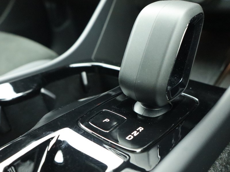 2025 (25) VOLVO XC40 2.0 B4P Plus Dark 5dr   *VAT QUALIFYING* 4879683