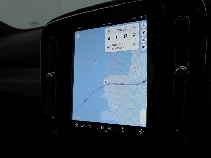 2025 (25) VOLVO XC40 2.0 B4P Plus Dark 5dr   *VAT QUALIFYING* 4879678