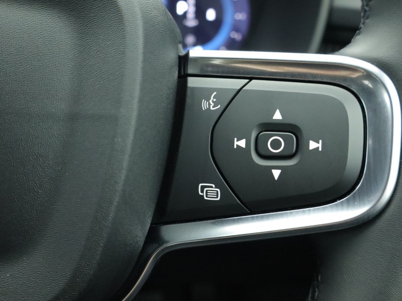 2025 (25) VOLVO XC40 2.0 B4P Plus Dark 5dr   *VAT QUALIFYING* 4879675