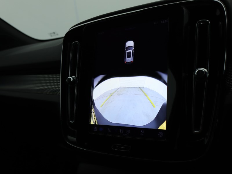 2025 (25) VOLVO XC40 2.0 B4P Plus Dark 5dr   *VAT QUALIFYING* 4879679