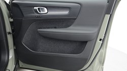 2025 (25) VOLVO XC40 2.0 B4P Plus Dark 5dr *VAT QUALIFYING* 4879655