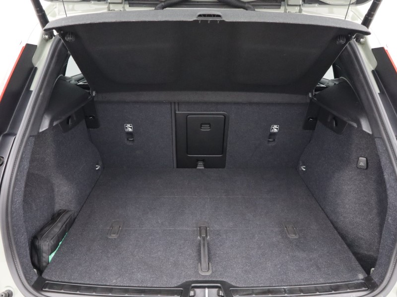 2025 (25) VOLVO XC40 2.0 B4P Plus Dark 5dr   *VAT QUALIFYING* 4879646