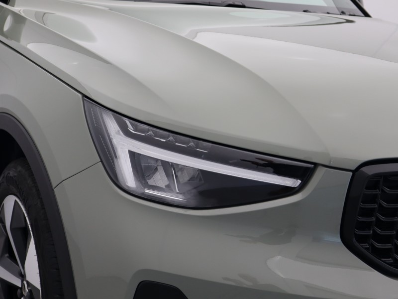 2025 (25) VOLVO XC40 2.0 B4P Plus Dark 5dr   *VAT QUALIFYING* 4879638