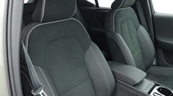 2025 (25) VOLVO XC40 2.0 B4P Plus Dark 5dr *VAT QUALIFYING* 4879662