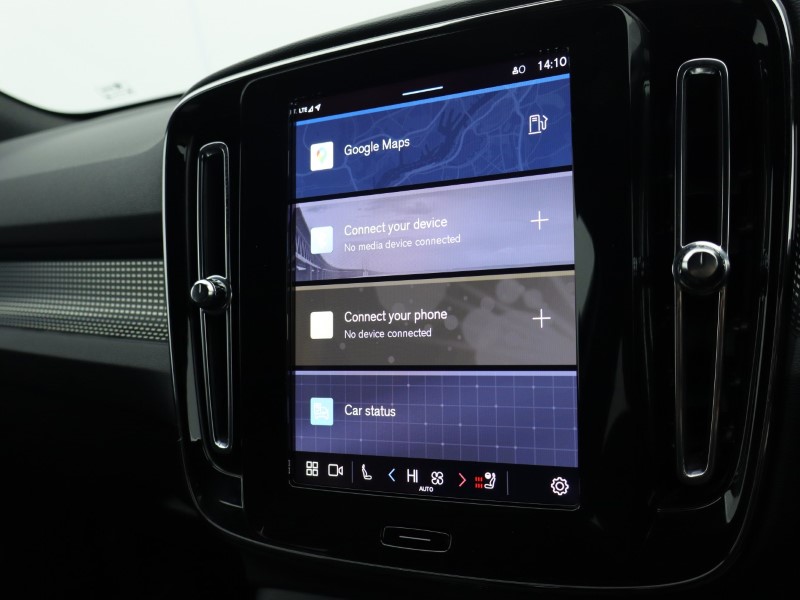 2025 (25) VOLVO XC40 2.0 B4P Plus Dark 5dr   *VAT QUALIFYING* 4879677