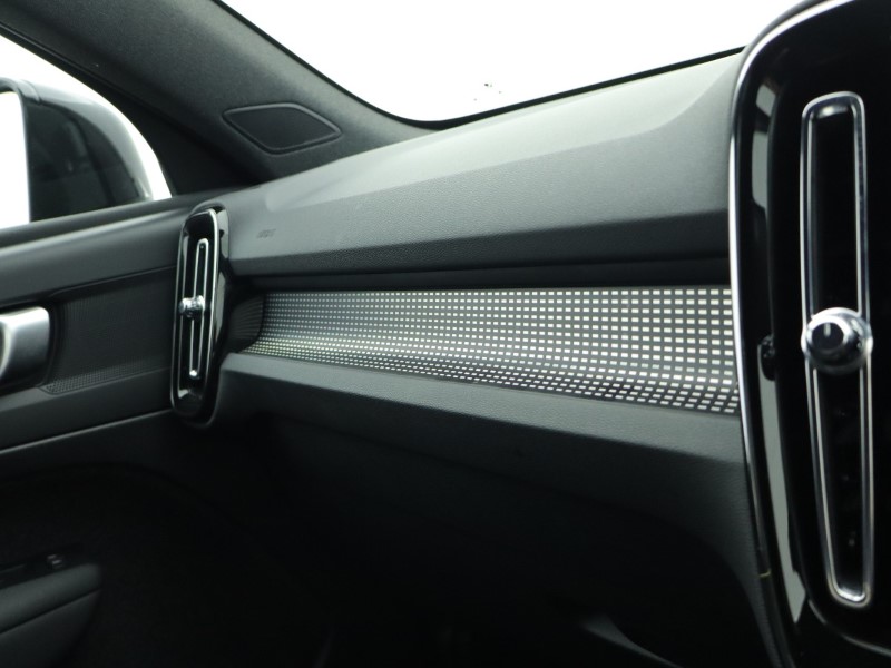 2025 (25) VOLVO XC40 2.0 B4P Plus Dark 5dr   *VAT QUALIFYING* 4879685